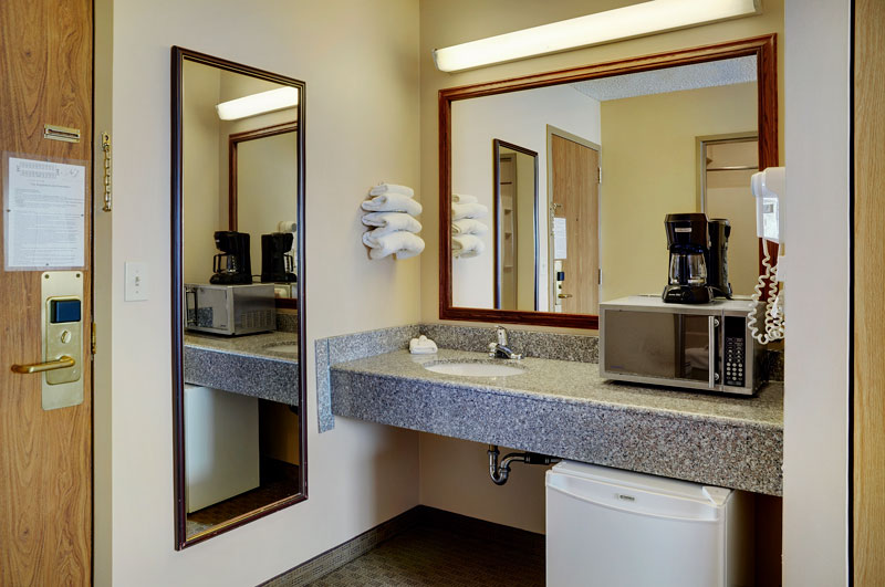 TWO QUEEN ROOMS in Kindersley hotel