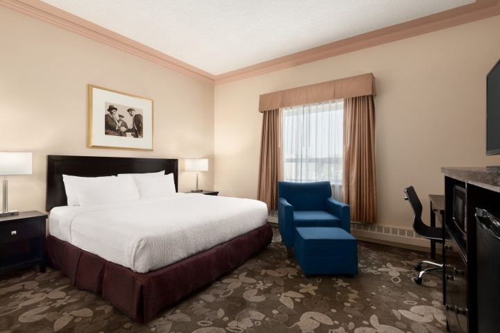 Stay in Nova Inn Yellowknife hotel
